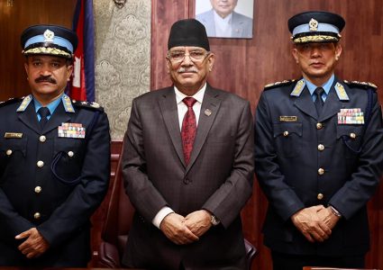 नेपाल प्रहरीको ३० औँ आईजीपी बने बसन्त कुँवर, एक सातामै छलाङ