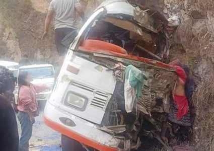 ओखलढुंगाबाट काठमाडौं आउँदै गरेको बस सिन्धुलीमा दुर्घटना हुँदा ५ जनाको मृत्यु