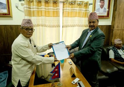 कांग्रेस नेता डिल्लीबहादुर चौधरीद्धारा लुम्बिनी प्रदेशको मुख्यमन्त्रीमा दाबी पेस