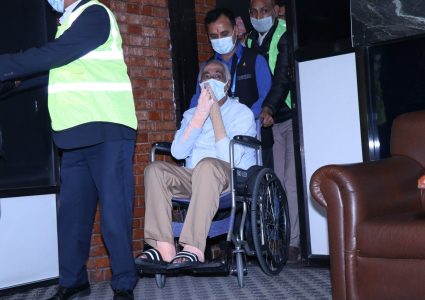 साढे दुई महिनाको उपचारपछि फर्कीए चन्द्र भण्डारी