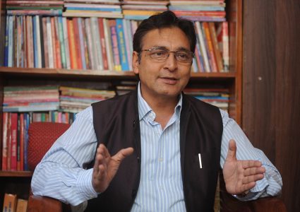 पूर्वमन्त्री टोपबहादुर रायमाझी सम्पर्कविहिन, पक्राउ गर्न खोज्दै प्रहरी !