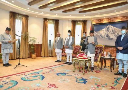 दशौं पटक मन्त्रीपरिषद बिस्तार, नवनियुक्त मन्त्री आचार्यले लिए शपथ
