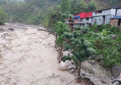 ताप्लेजुङमा पहिरोले एकै परिवारका तीनसहित चार जना बेपत्ता