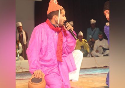 कश्मीरी युवा पुरानो लोक परम्परा जोगाउन लदिशाहको नयाँ अवतारमा प्रस्तुत