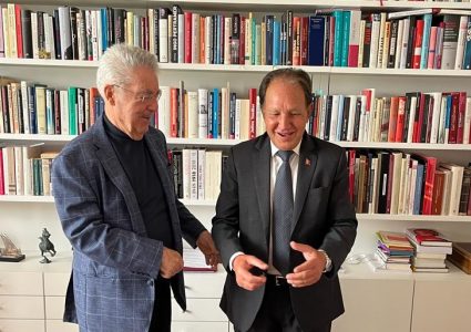 पूर्वपरराष्ट्रमन्त्री खड्का र अष्ट्रियाका पूर्व राष्ट्रपति फिसरबीच भेटवार्ता