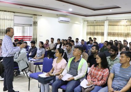 १९ वर्षपछि अध्यापन पेशामा फर्किए कांग्रेस नेता डा.मिनेन्द्र रिजाल