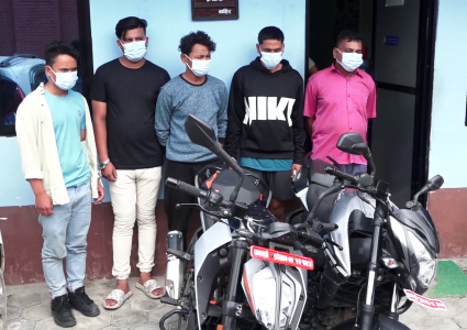 अच्चमको चोर, मर्निङ वाकमा ८ जनाको सुन गायव, प्रहरी नै चकित !