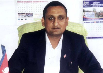 गृहमन्त्रालयले अध्यागमनका महानिर्देशक झलकराम अधिकारीलाई जगेडामा तान्यो