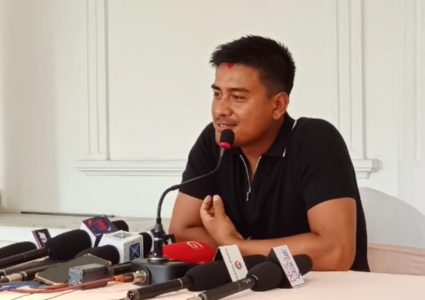पारसलाई साक्षी राखेर ज्ञानेन्द्र मल्लले लिए अन्तर्राष्ट्रिय क्रिकेटबाट सन्यास