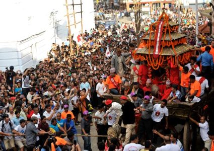 वर्षा र सहकालका देवता देवराज इन्द्रको पूजा गर्दै इन्द्रजात्रा मनाइदैं