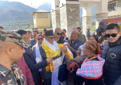प्रधानमन्त्री प्रचण्ड मुस्ताङमा, ५० करोड उपलब्ध गराउने प्रधानमन्त्रीको घोषणा (फोटो फिचर)