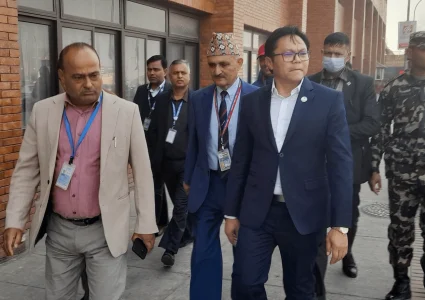 त्रिभुवन विमानस्थलभित्र सञ्चालित पसलहरुको लुट धन्दा, २० रुपैयाँ पर्ने पानीको मूल्य एक सय !