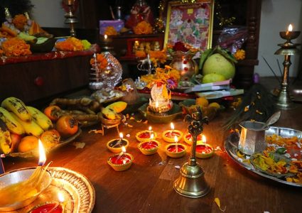 धनधान्य र सम्पन्नताकी देवी लक्ष्मीको पूजा आराधना,सुरु भयो देउसी भैलो