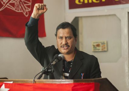 प्रधानमन्त्री प्रचण्डलाई विप्लवले नै किन दिए चेतावनी !