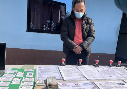 ५ सय र ७ सय ५० रुपैयाँ शुल्क लिएर बिरामी जाँच्दै थिए नक्कली डाक्टर