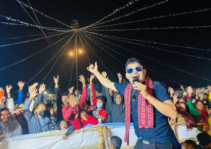 जनगायक नविनको सिन्धुलीमा धमाका