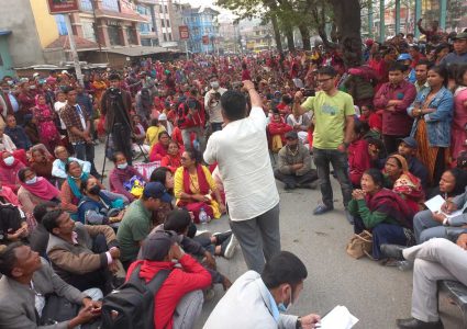 लघुवित्त र मिटरब्याजी पीडितको रुवाबासी, हामीलाई कसले दिन्छ न्याय !