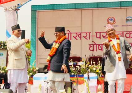 पोखरामा जब प्रधानमन्त्री प्रचण्ड गलबन्दी भाकामा छमछमी नाचे…(भिडियोसहित)