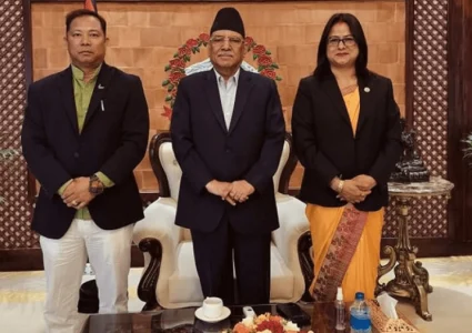 नागरिक उन्मुक्ति पार्टीका रेशम र रञ्जिताको विवाद मिलाउन प्रधानमन्त्री प्रचण्डको छलफल