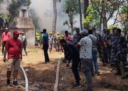 ललितपुरमा डढेलो निभाउँदा दुई जनाको मृत्यु, आगो अझै नियन्त्रणबाहिर