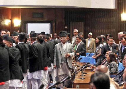 संसदमा राजनीतिक दलहरु बाझाबाझ,चर्को नाराबाजीले बैठकमा हंगामा,दोष एकले अर्कोलाई !