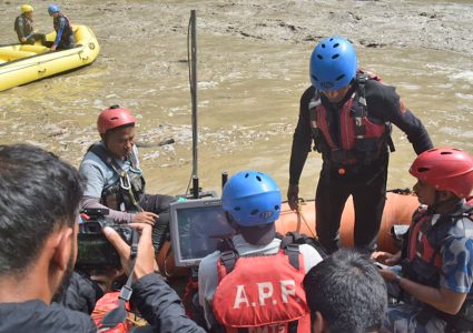 एक सातादेखि त्रिशूलीमा हराएका बस अझै फेला परेनन्, भेटिए त्रिशूली र नारायणीमा १९ शव