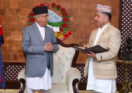 प्रधानमन्त्री ओलीले मुख्यसचिवलाई भने–हरेक निकायलाई जबाफदेही बनाउनुस्