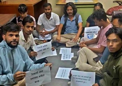 समयमै ट्रान्सक्रिप्ट उपलब्ध गराउनुपर्ने माग सहित त्रिविमा रातभर धर्ना