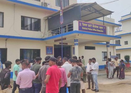 धनुषामा हिरासतबाट ८ जना थुनुवा फरार