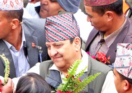 राजतन्त्र विस्थापित भएको १६ बर्षसम्म पनि किन डराउछन् पूर्वराजासँग नेताहरु !