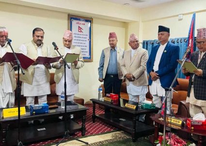 लुम्बिनी प्रदेशका नवनियुक्त तीन मन्त्रीले लिए शपथ
