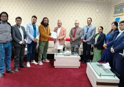 ‘दलितलाई खै’ भन्दै प्रदर्शन, निर्वाचन आयोगमा ३ बुँदे ज्ञापनपत्र