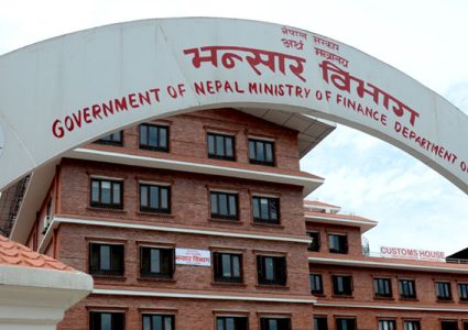 ११ महिनाको वैदेशिक व्यापार-१६ खर्बको आयात हुँदा निर्यात २ खर्ब…