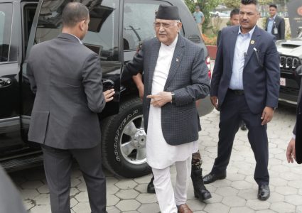 मधेश जाँदै प्रधानमन्त्री ओली, भन्छन्– किसानका कुरा सुनौं भन्ने लागेको…