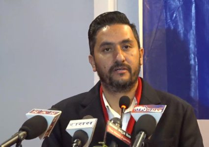 सञ्चारमन्त्रीको टिप्पणीः नेताहरु घाटमा जाने बेलासम्म पनि आफैँ नेता, अध्यक्ष…