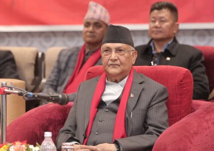 पार्टी नेता, कार्यकर्तालाई ओलीको निर्देशनः आर्मीले मार्च गरेजस्तो ताल मिलाएर&hellip;