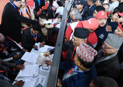 एमाले अध्यक्षमा ओलीले गराए उम्मेदवारी दर्ता (तस्बिरहरु)