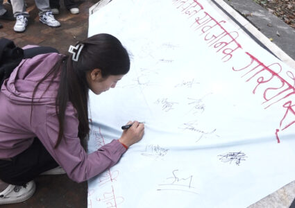 कार्की आयोगको प्रतिवेदन सार्वजनिक गर्न माग गर्दै त्रि–चन्द्रका विद्यार्थी आन्दोलित