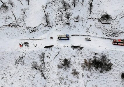 हिमपातले मध्यपहाडी लोकमार्ग अवरुद्ध, रुकुमपूर्वमा २ सय ५० बढी यात्रु&hellip;