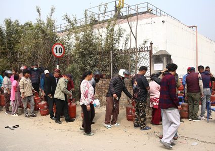 आजदेखि आधा सिलिन्डरमात्र ग्यास पाइने, मूल्य ९५५