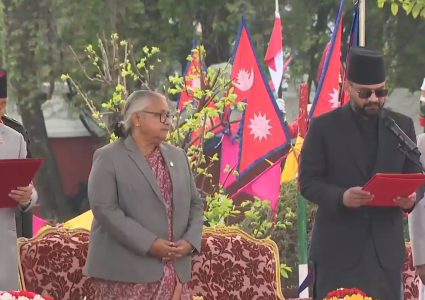 मंगलध्वनि र शंखनादपछि १२:३४ को शुभसाइतमा बालेनले लिए प्रधानमन्त्रीको शपथ