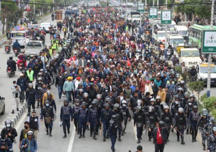 एमाले अध्यक्ष ओलीको रिहाई माग गर्दै सडकमा उत्रिए नेता,कार्यकर्ता