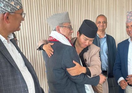 एमाले दलको नेतामा बादल निर्विरोध, सुहाङले लगाइदिए खादा