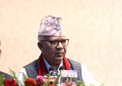 सरकारले एकपछि अर्को जनविरोधी काम गरिरहेको छः माधवकुमार नेपाल