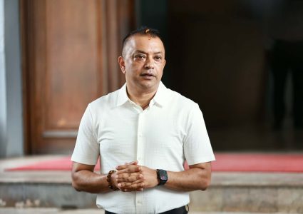 यस्तो बेलामा पनि प्रधानमन्त्री ठालू बनेर बस्ने हो ? :&hellip;