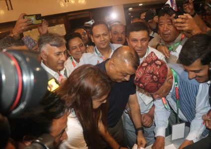 गगन थापाले गराए सभापतिमा उम्मेदवारी दर्ता